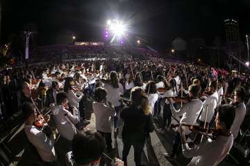 Los nietos de Sary Mánchez abren la final de murgas del Carnaval de 'Una noche en Río' (Foto TA)